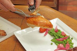 Poulet en croûte de sel - Spécialité Auberge d'Hermance